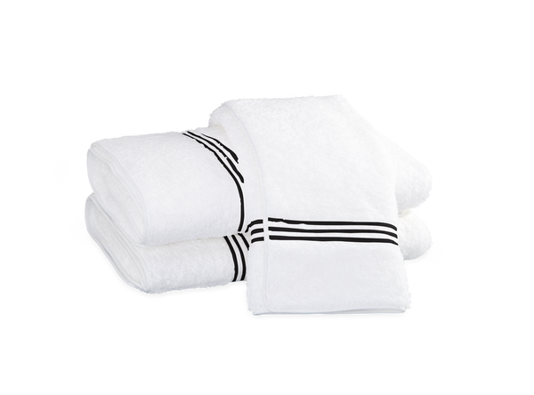 http://beaufortlinen.com/cdn/shop/products/BelTempo_towels_Black_secondary_grande.png?v=1586805226