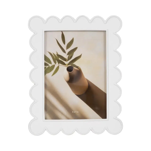 Resin Casual Scallop Edge Photo Frame