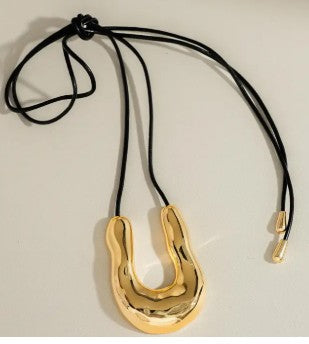Sable 18K Gold Horseshoe Western Necklace
